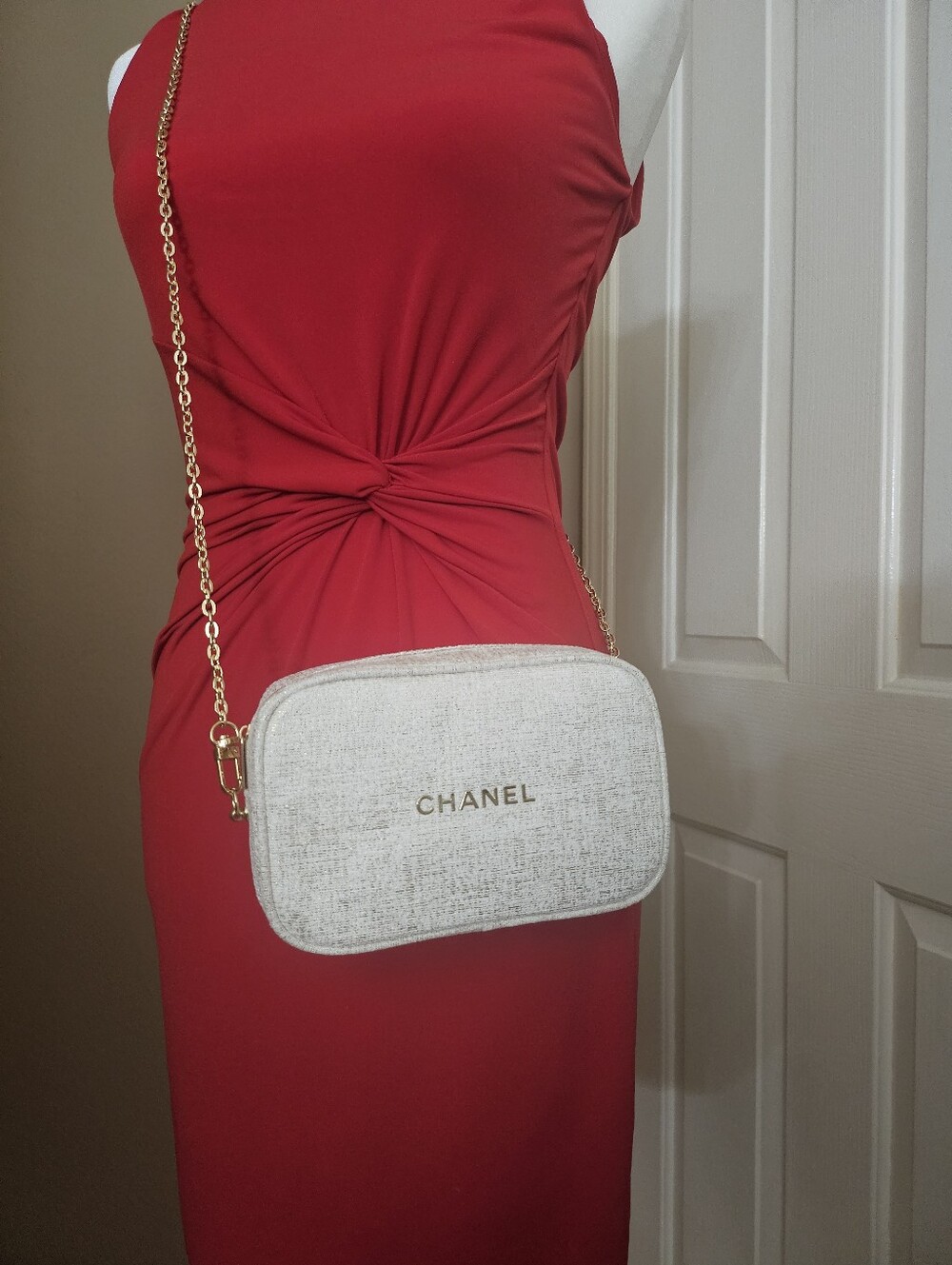New CHANEL Cream Cosmetic Pouch from Chanel Beauty. - Picture 5 of 16